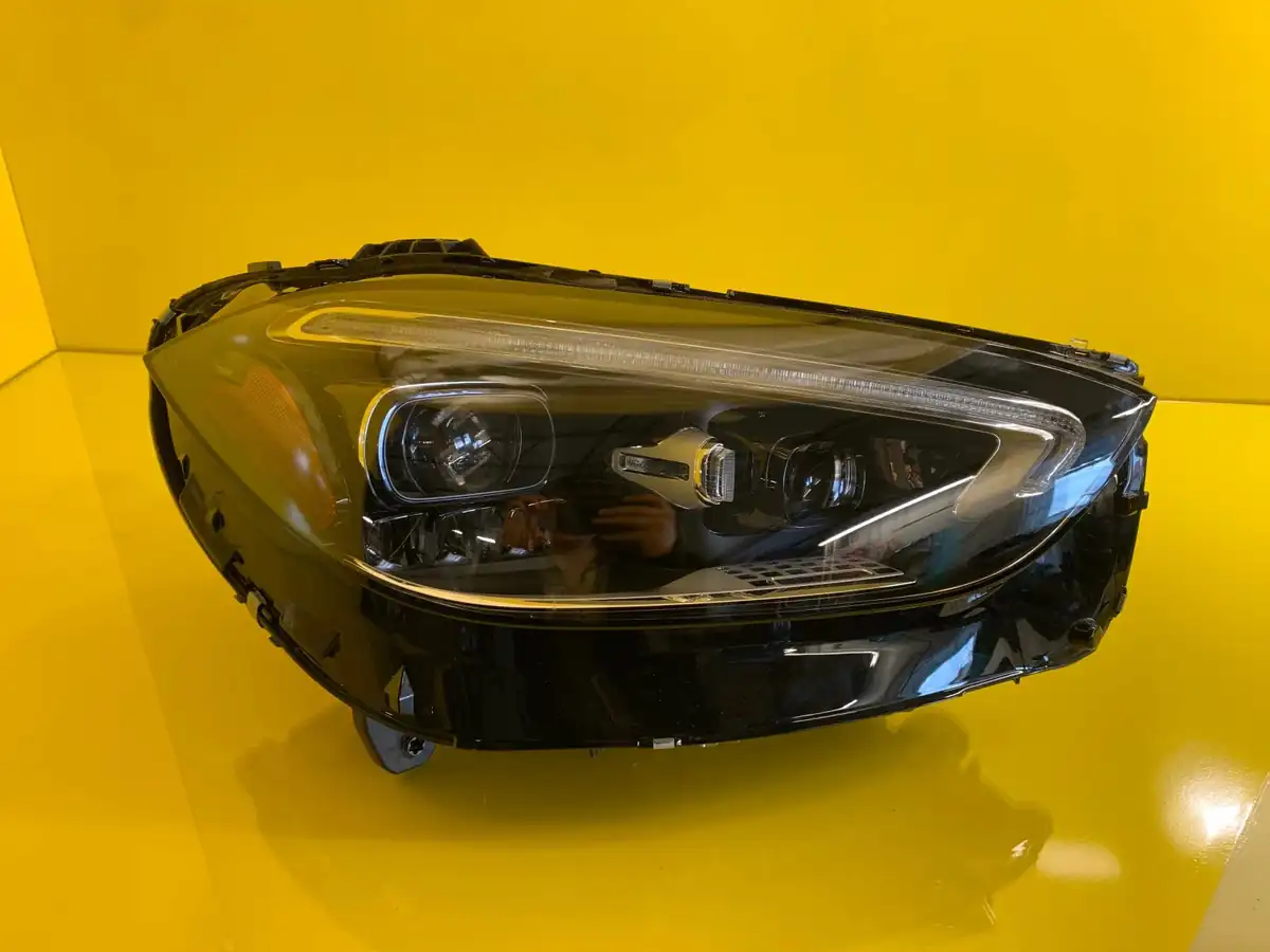 Far Dreapta Mercedes W206 Digital LED