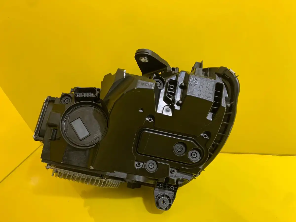 Far Dreapta Mercedes W206 Digital LED