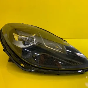 Far Dreapta Porsche Macan 95B Xenon