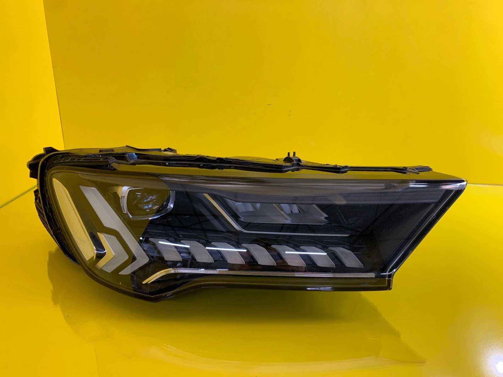 Far dreapta Full LED Laser Facelift OEM 21522