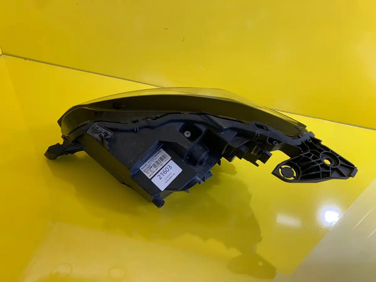 Far Dreapta Peugeot 208 II Full LED