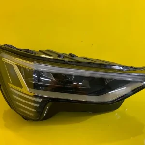 Far Dreapta Audi Q4 E-Tron Full LED
