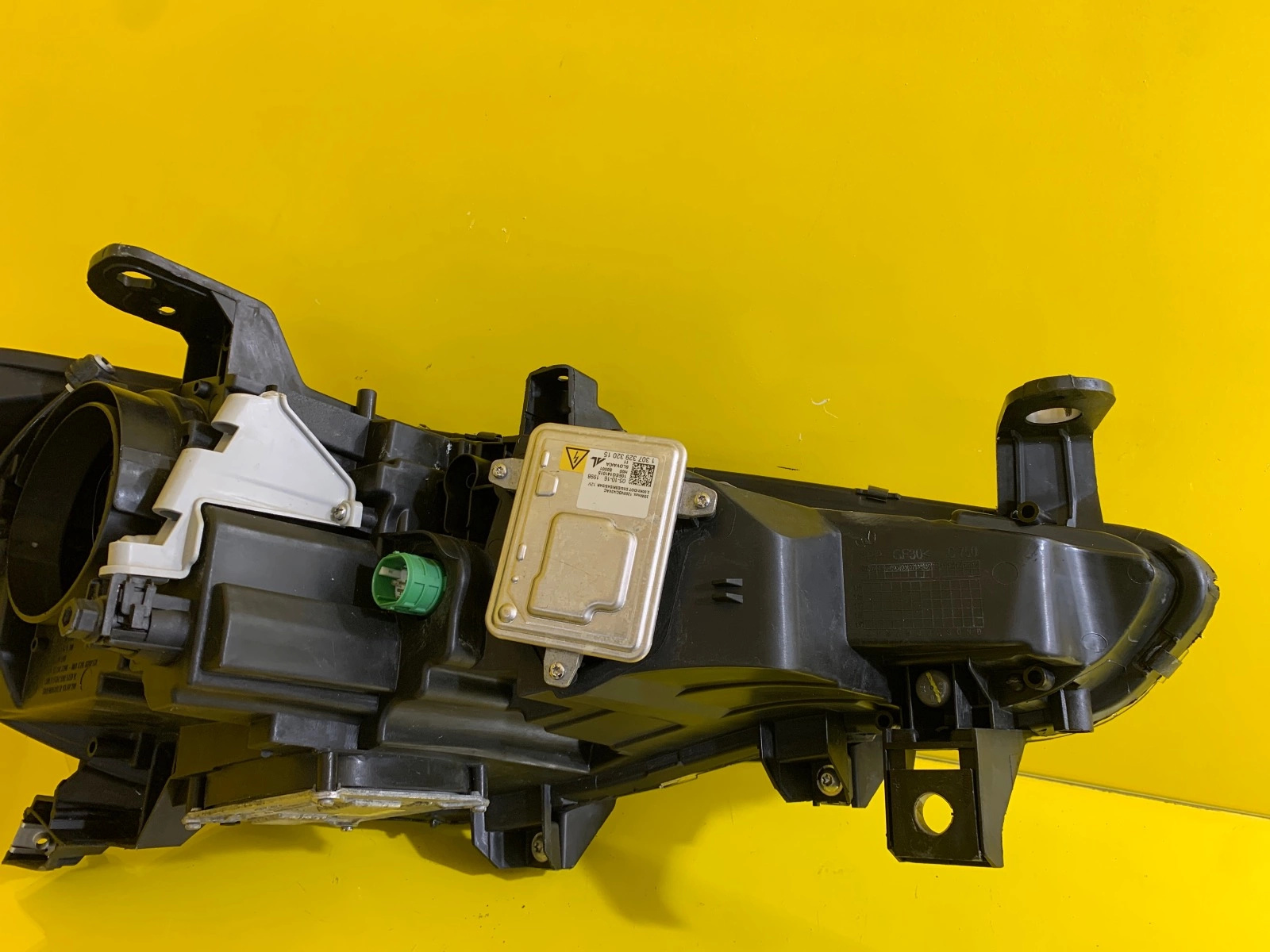 Far stânga Bi-Xenon OEM 21810 - Image 4