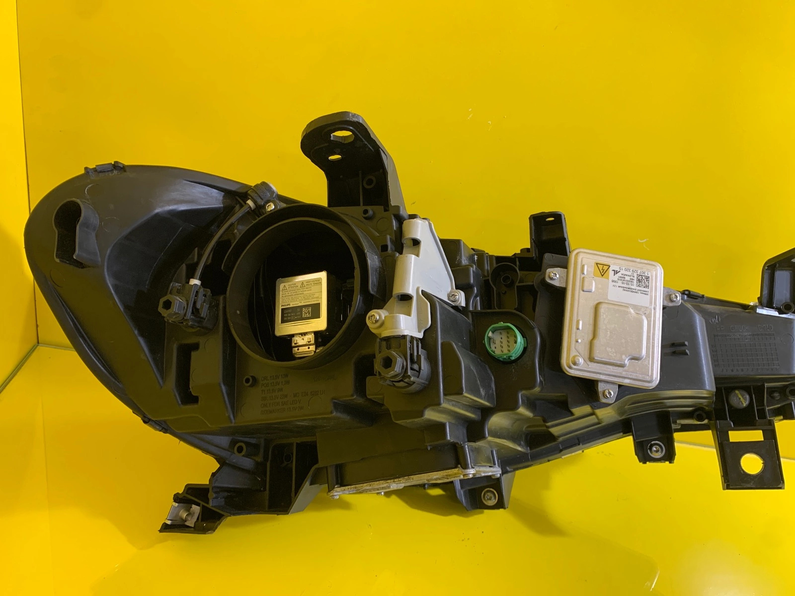 Far stânga Bi-Xenon OEM 21810 - Image 5