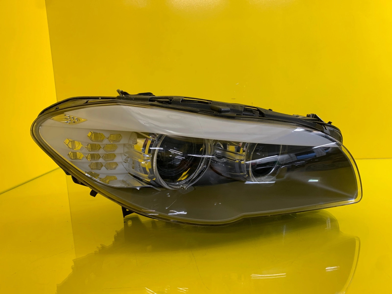 Far dreapta Xenon BMW Seria 5 F10 OEM 7271912-06