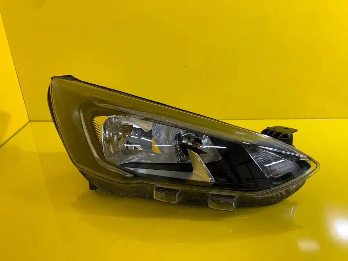 Far Dreapta Ford Focus MK4 LED