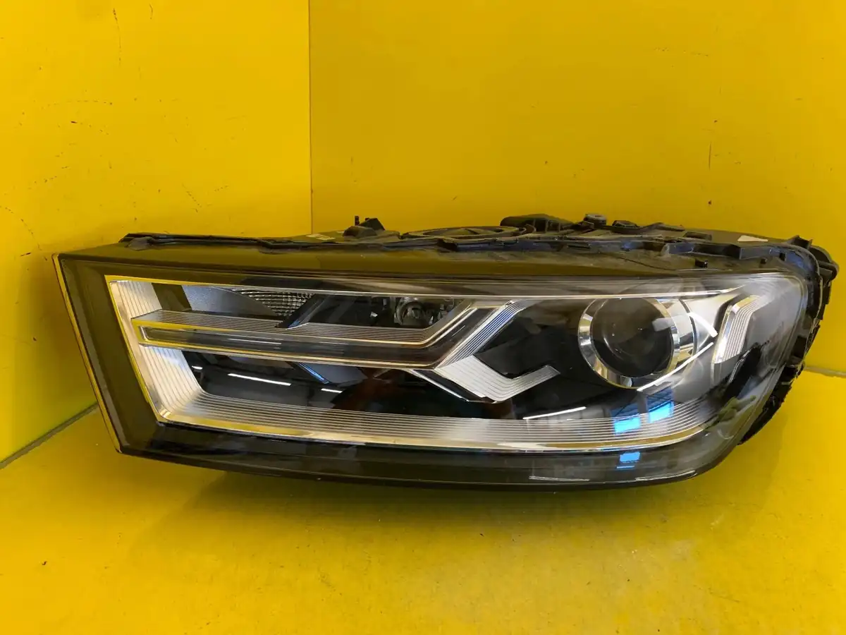 Far Stanga Audi Q7 Bixenon