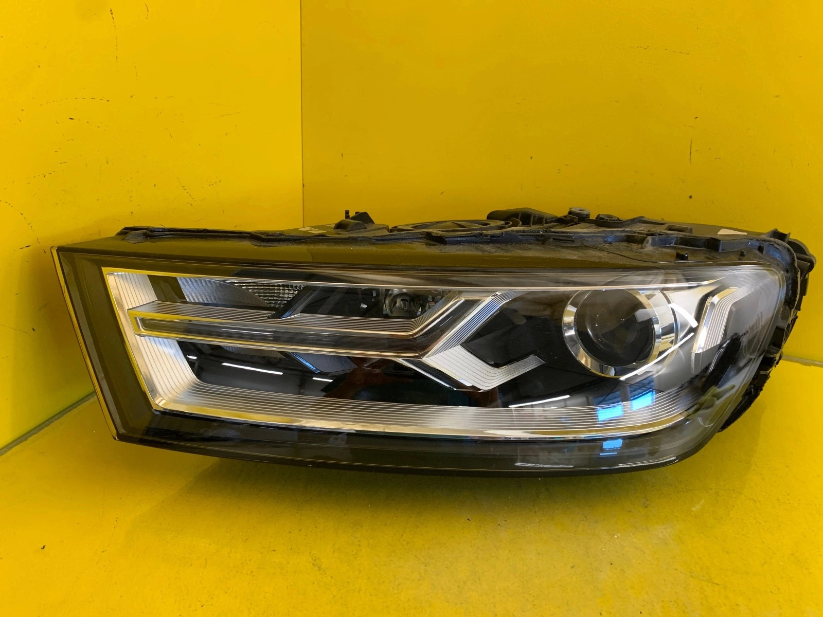Far stânga LED Bi-Xenon OEM 22098