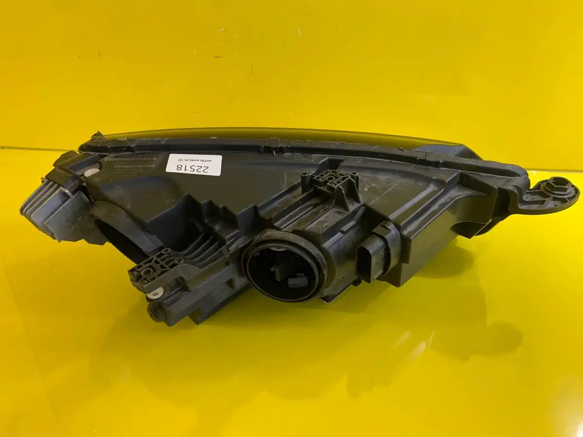 Far Audi Tt 8s0 14 23 Bixenon