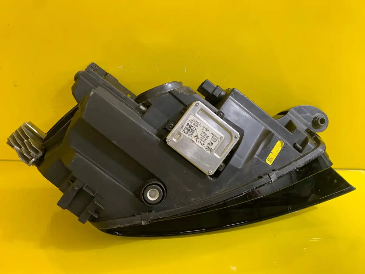 Far Audi Tt 8s0 14 23 Bixenon