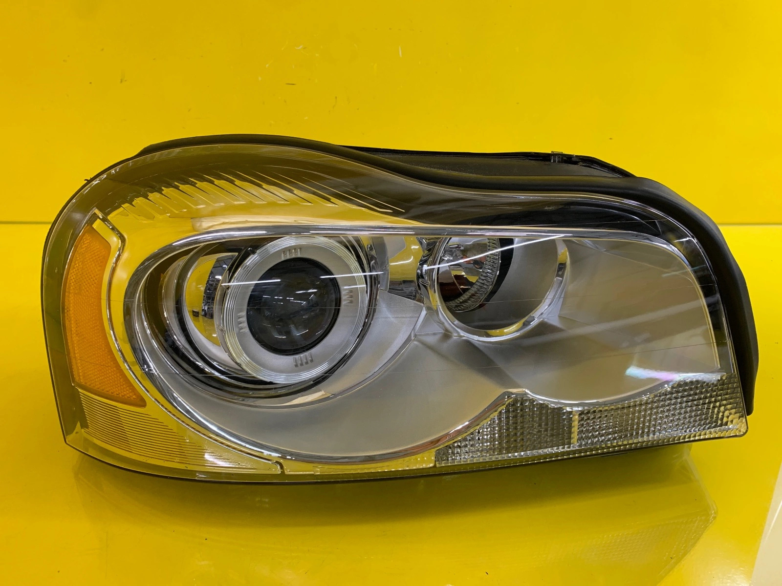 Far Dreapta Volvo XC90 Full LED