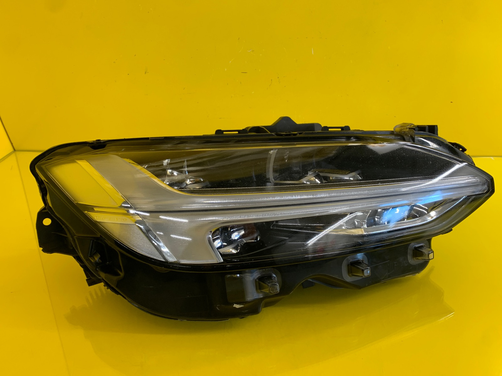 Far Dreapta Volvo V90 S90 Mid LED