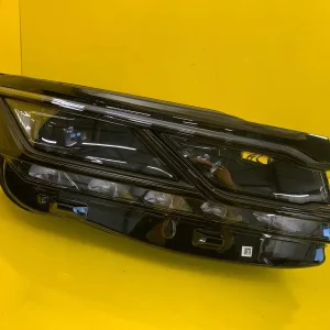 Far Dreapta VW Touareg 761 R Line Full LED