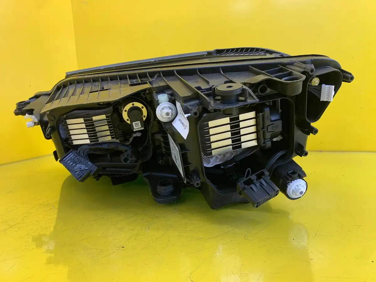 Far Dreapta VW Touareg 761 R Line Full LED