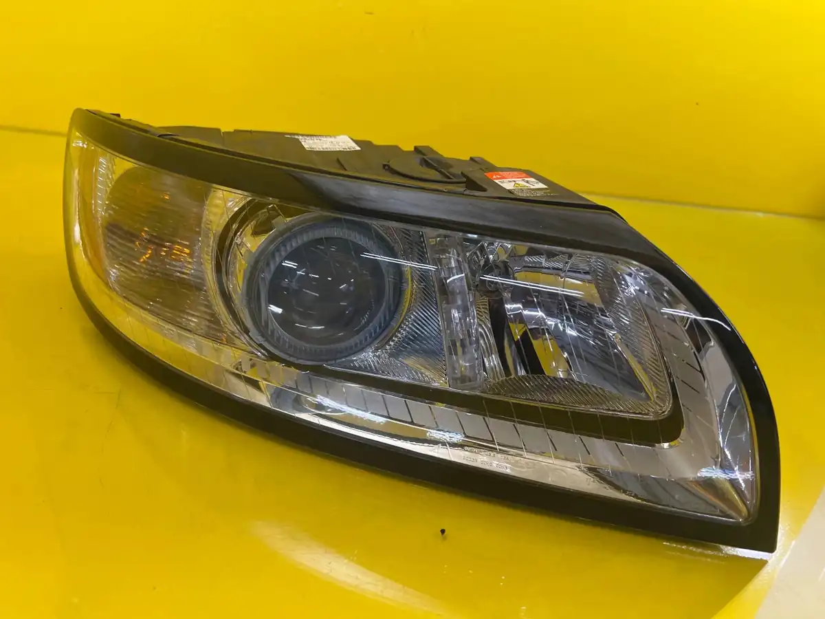 Far Dreapta Volvo S40 V50 Lift 07 Xenon