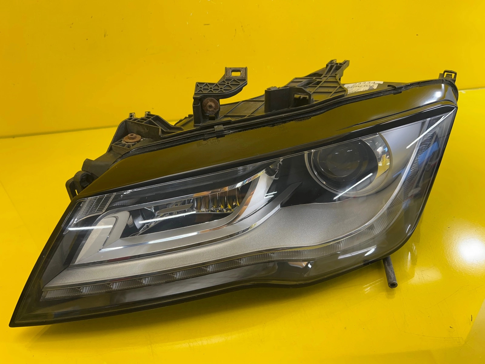 Far stânga Xenon OEM 23334