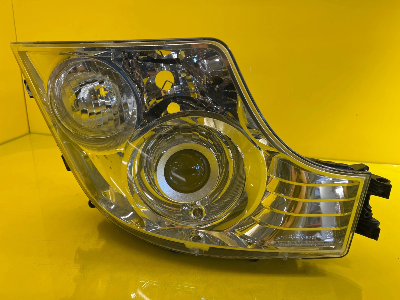 Far dreapta Bi-Xenon A960 OEM 23428