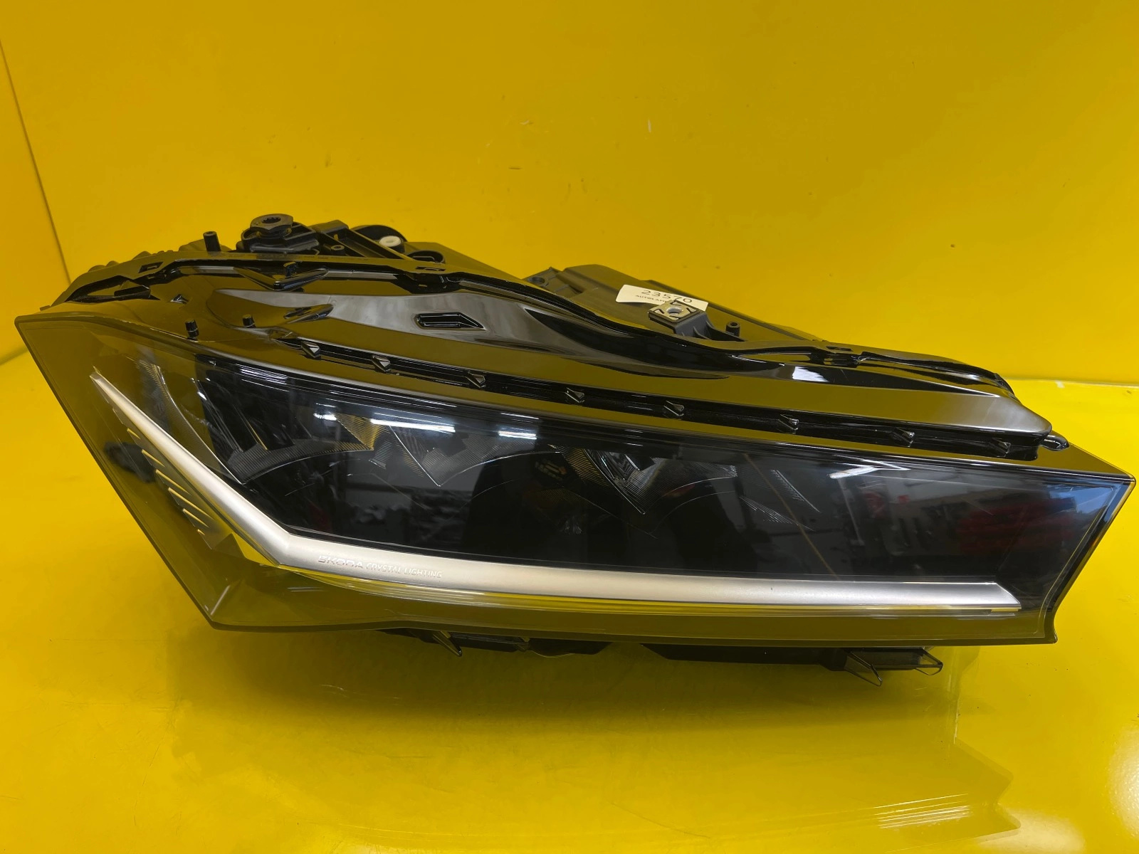 Far dreapta Full LED OEM 23570