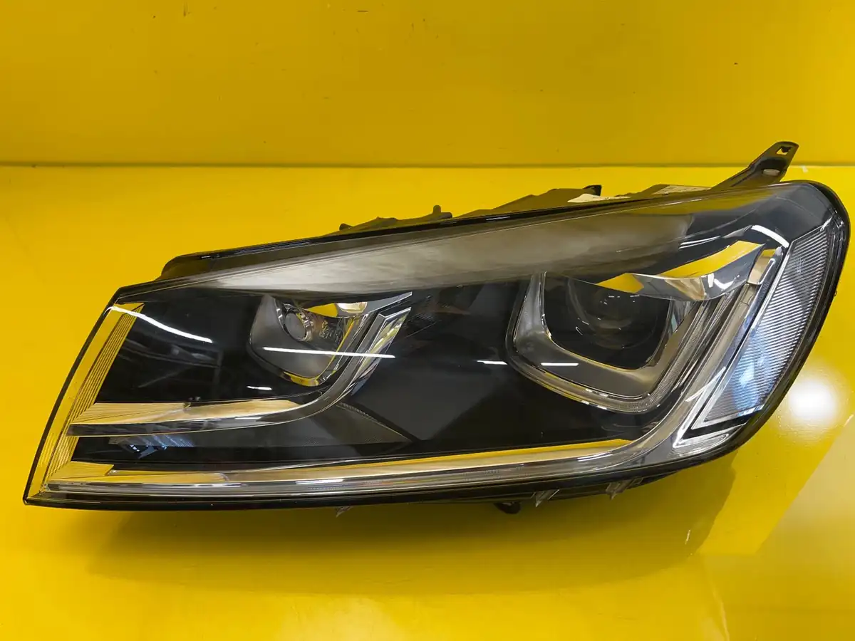 Far Stanga Volkswagen Touareg Lift 7Pa
