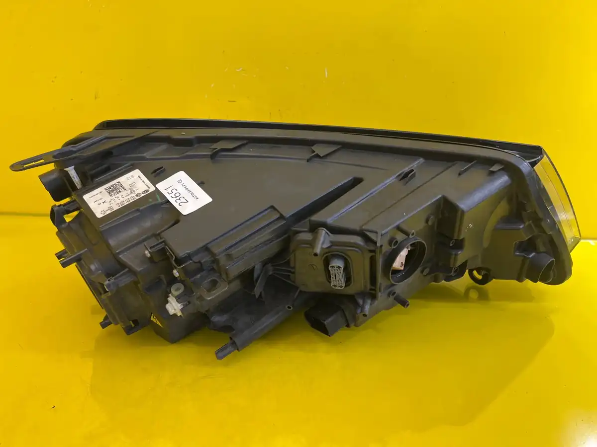 Far Stanga Volkswagen Touareg Lift 7Pa