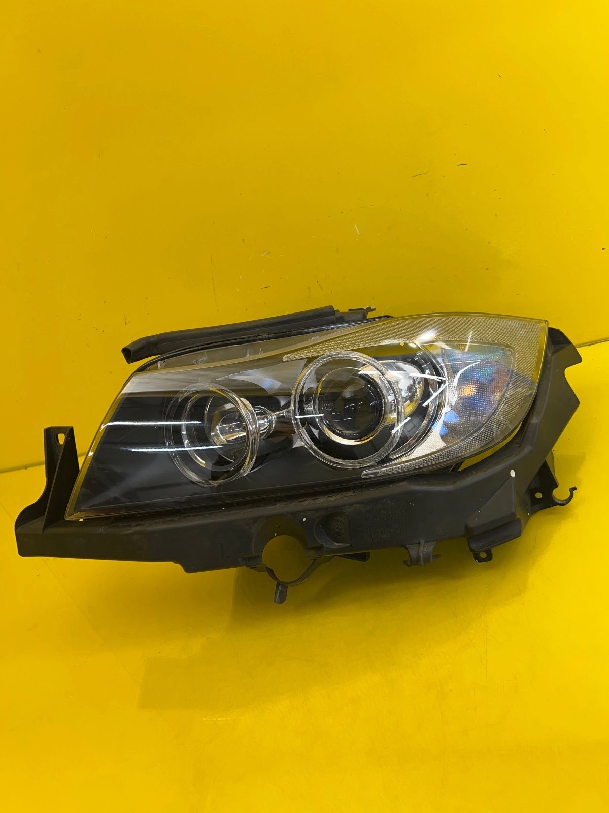 Far Stanga BMW Seria 3 E90 Bixenon