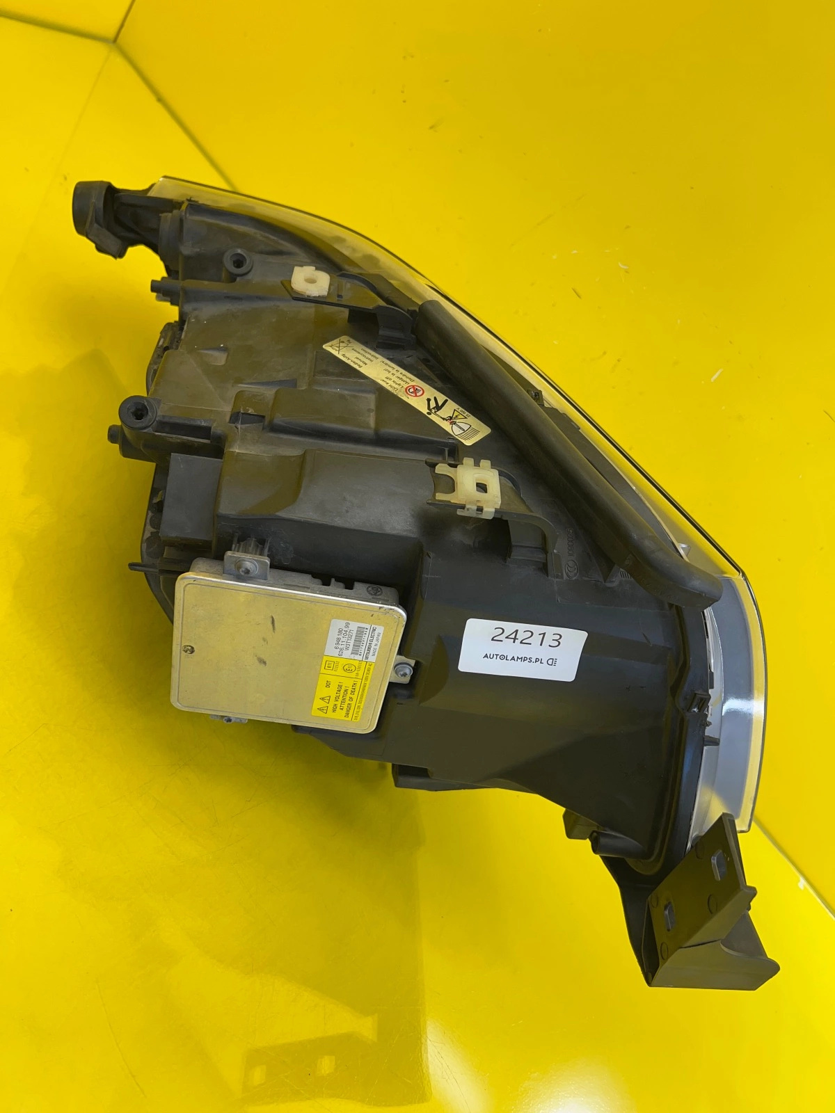 Far Stanga BMW Seria 3 E90 Bixenon - Image 3
