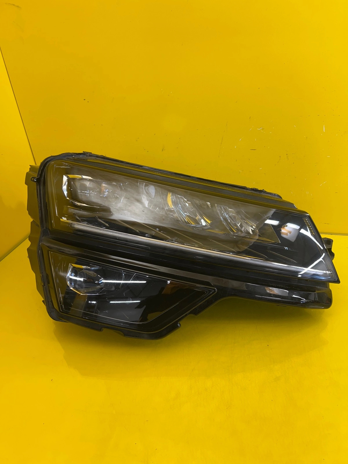 Far Dreapta Skoda Karoq Full LED