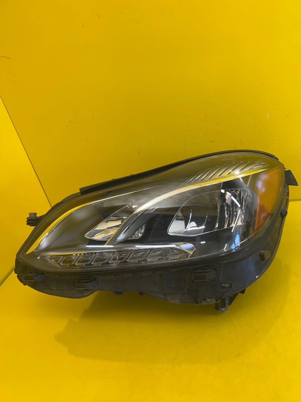 Far stânga LED Facelift OEM 24796
