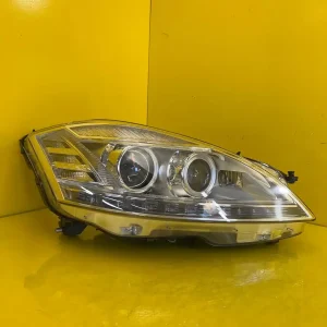 Far Dreapta Mercedes S-Class W221 Lift Xenon