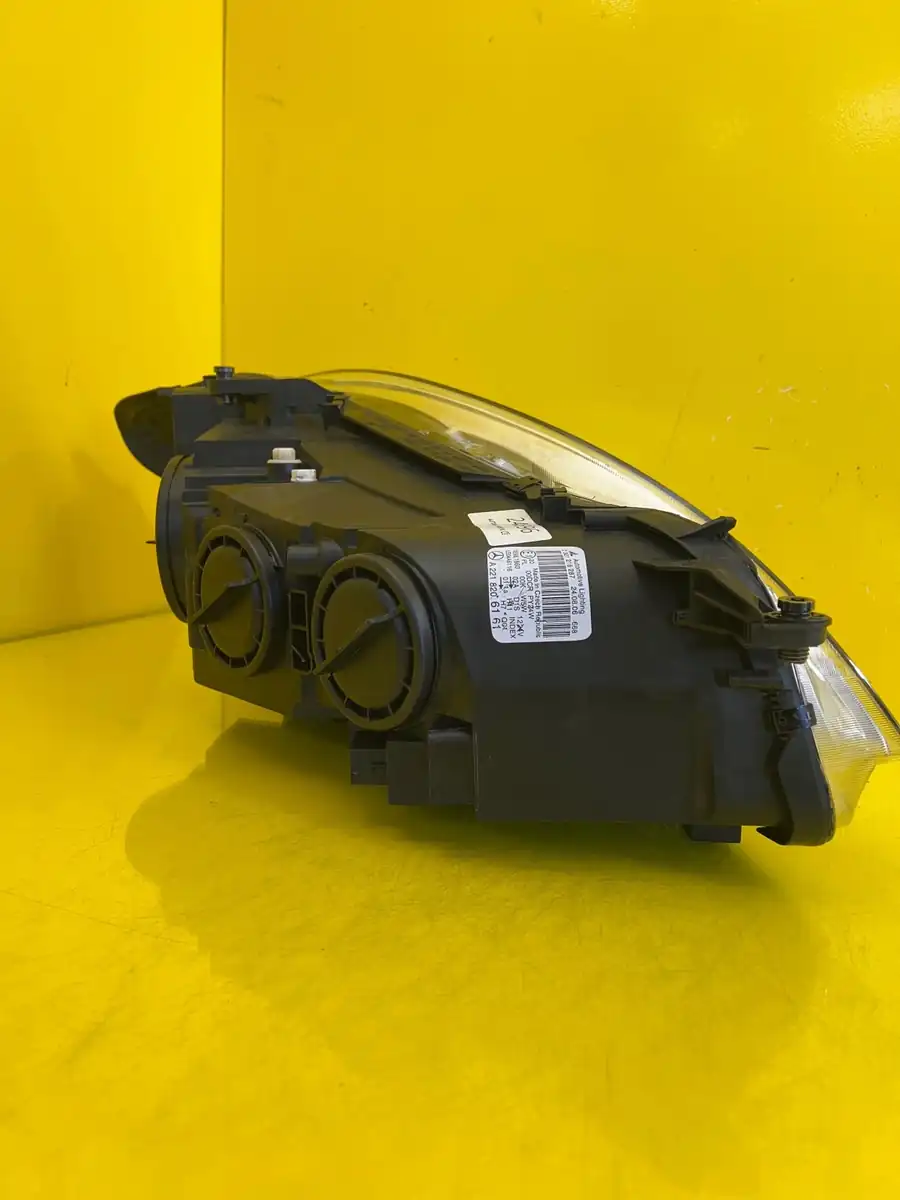 Far Mercedes S-Class W221 Bixenon