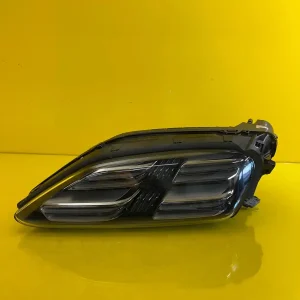 Far Stanga Porsche Macan Ii Pdls 95Cg LED