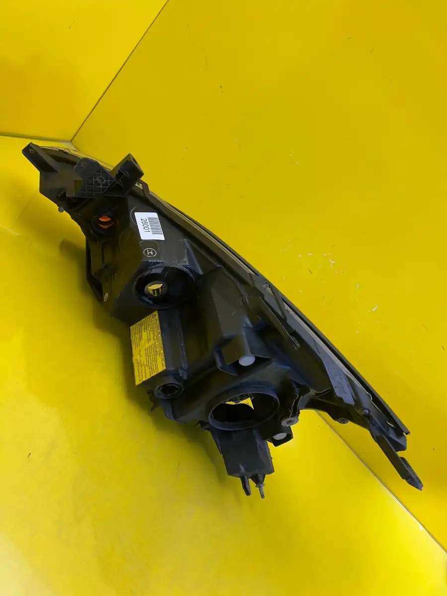 Far Dreapta Mitsubishi Grandis 03 Xenon