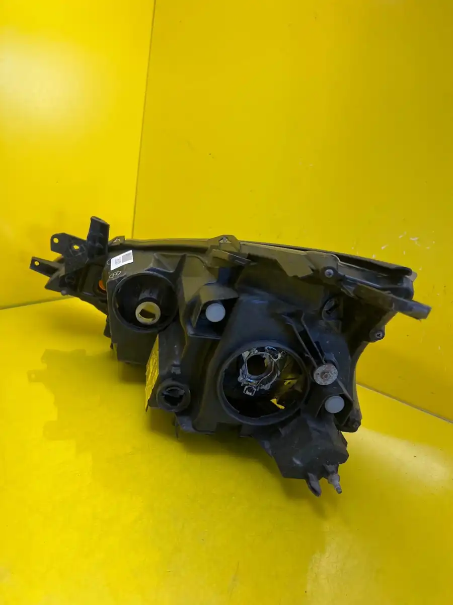 Far Dreapta Mitsubishi Grandis 03 Xenon
