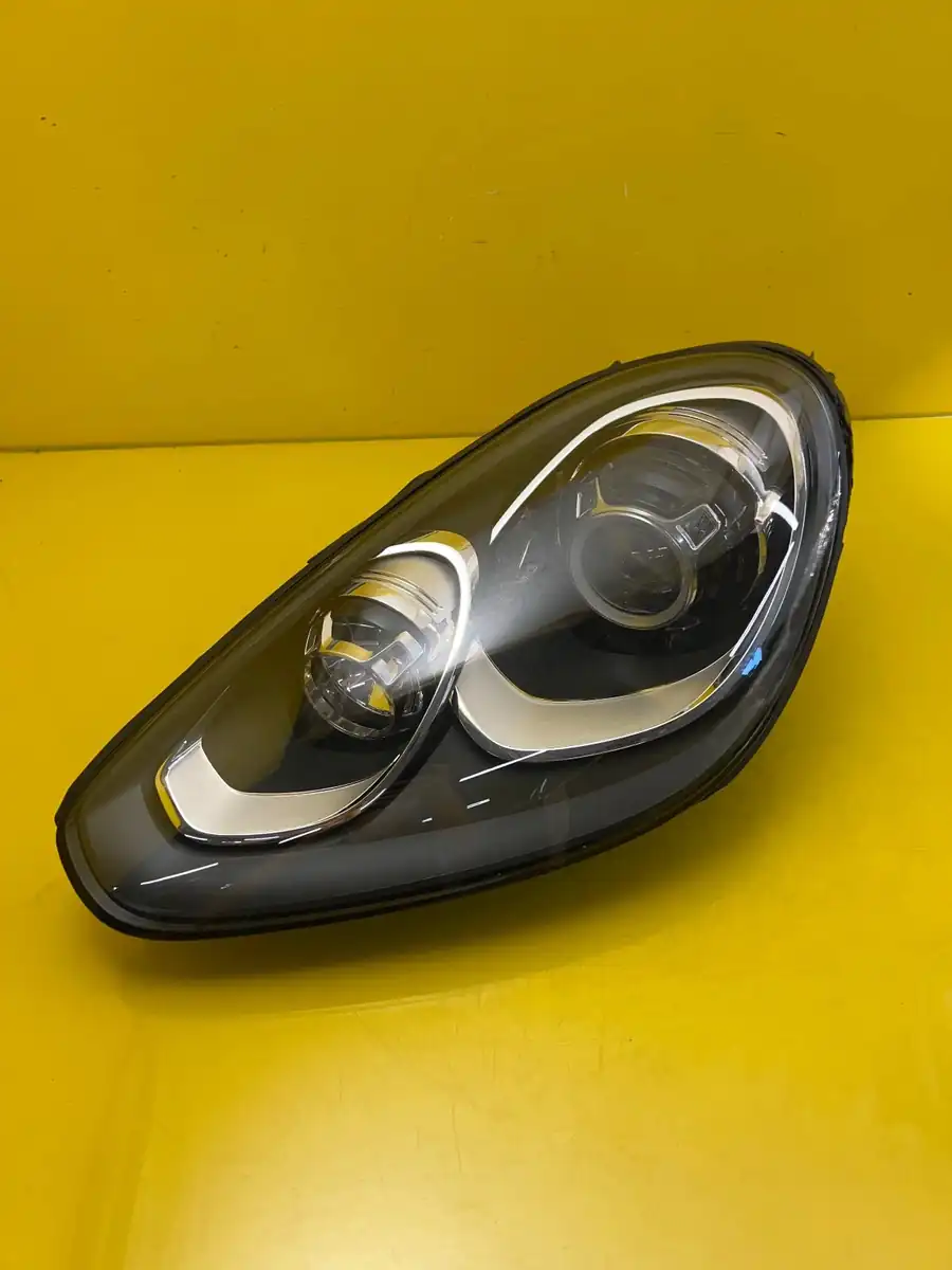 Far Porsche Cayenne 7P5 Lift Full LED