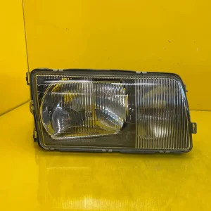 Far Dreapta Mercedes W126