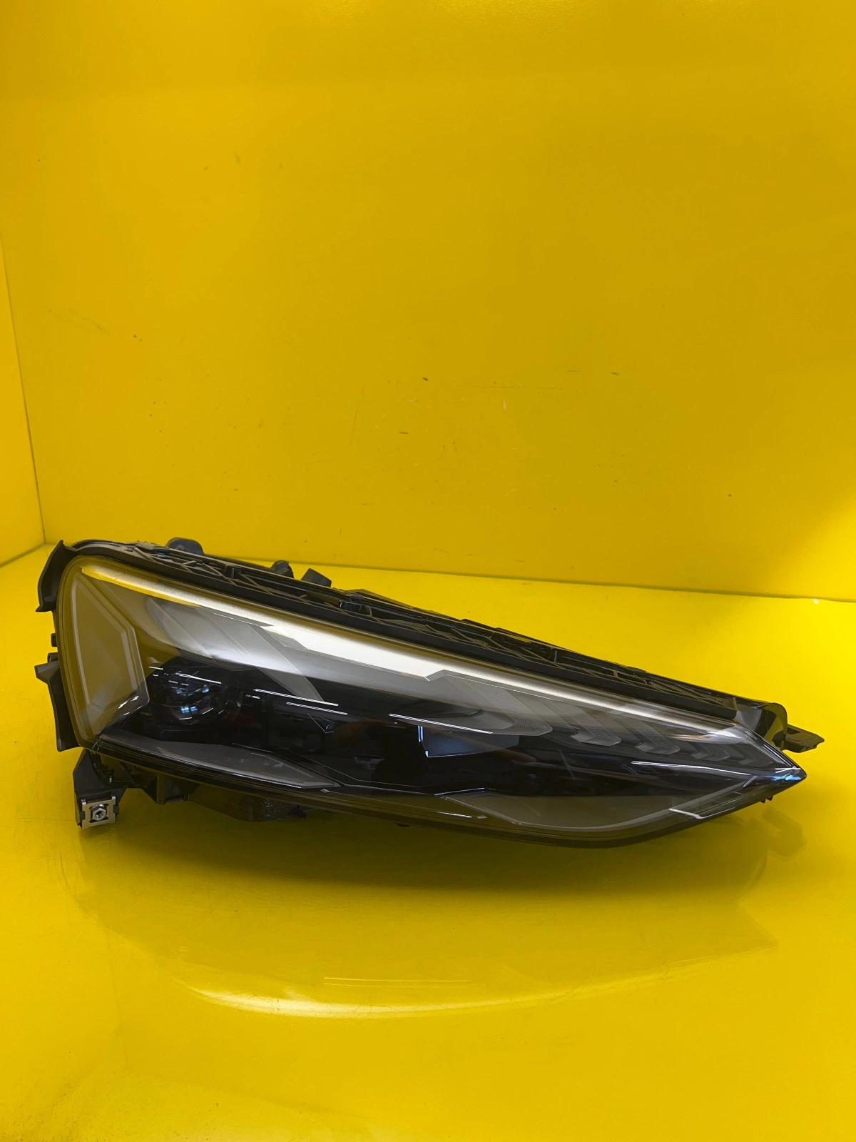 Far Dreapta Audi E-Tron Gt 4J3 Matrix Full LED