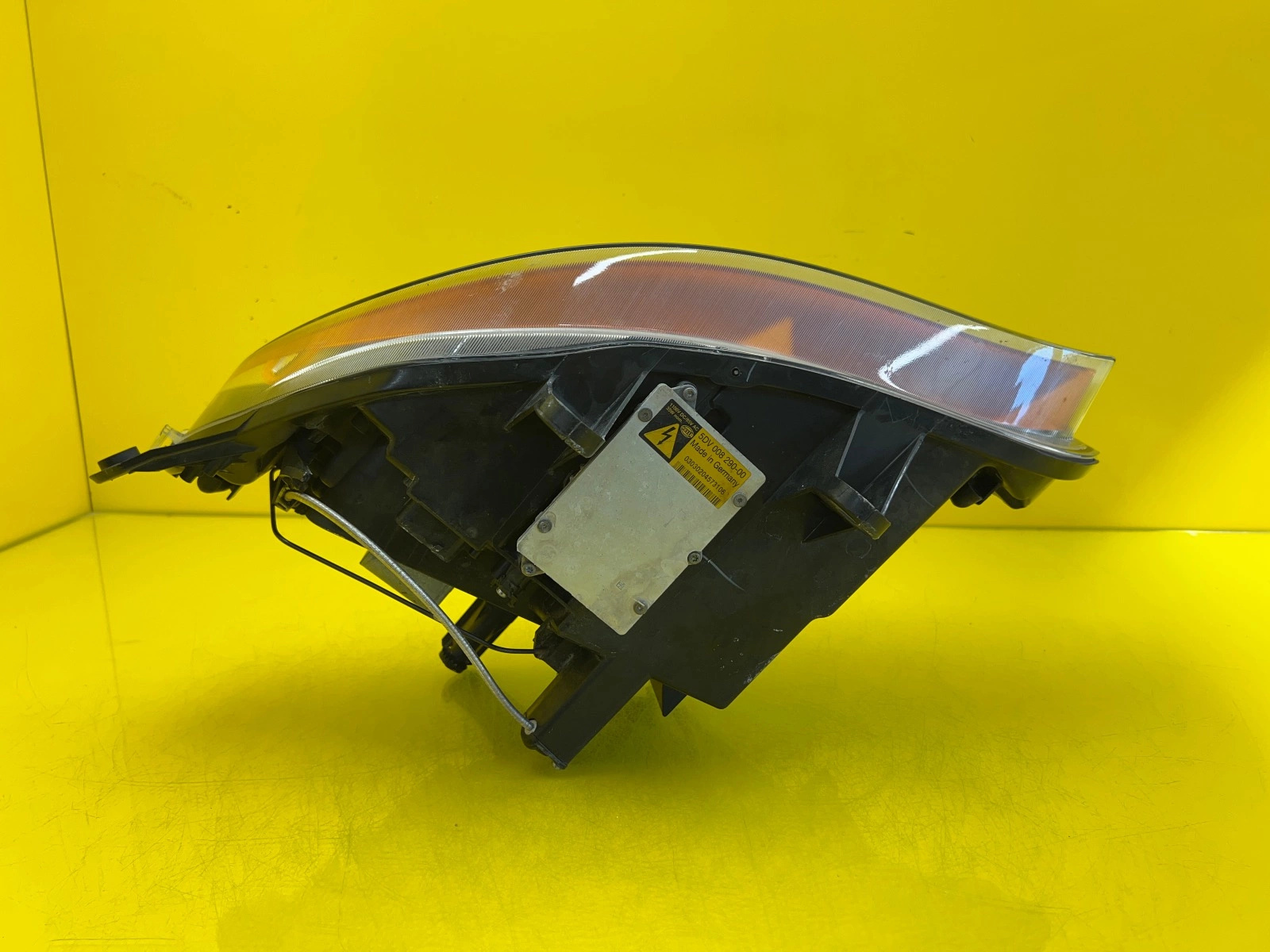 Far dreapta Bi-Xenon E85 OEM 26566 - Image 5