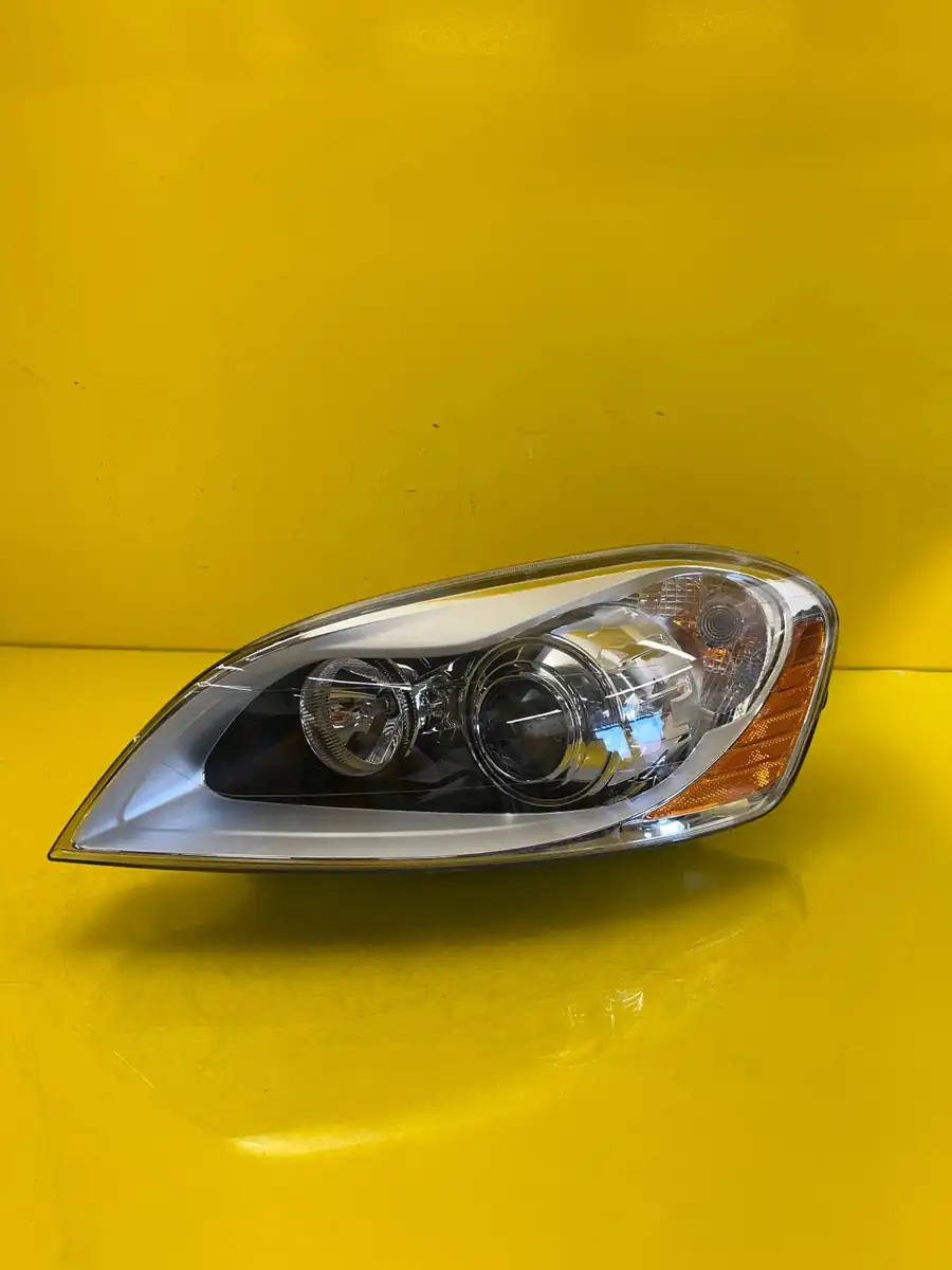 Far Stanga Volvo S60 V60 Xc60 Bixenon