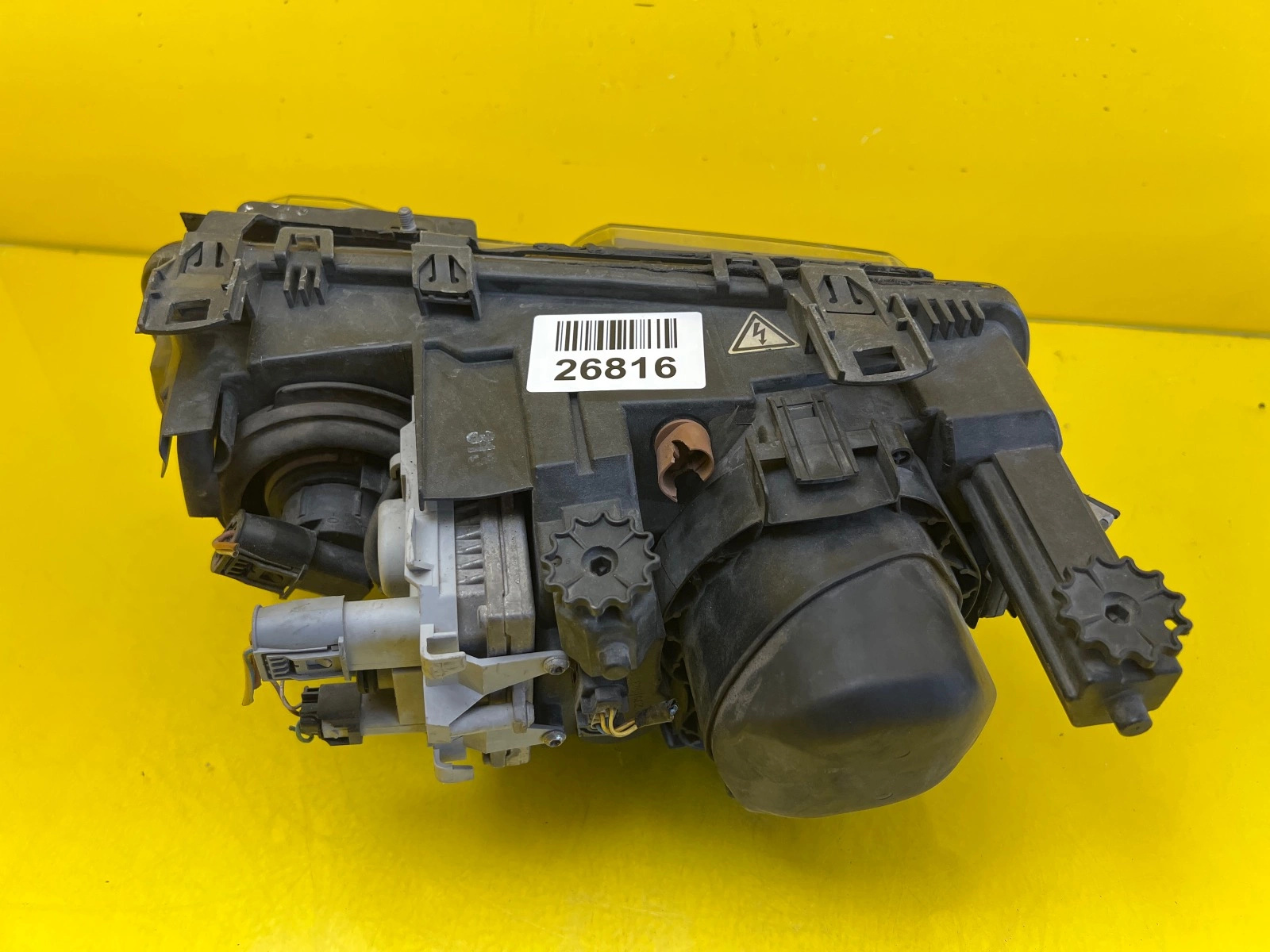 Far dreapta Xenon BMW Seria 3 E46 OEM 26816 - Image 3