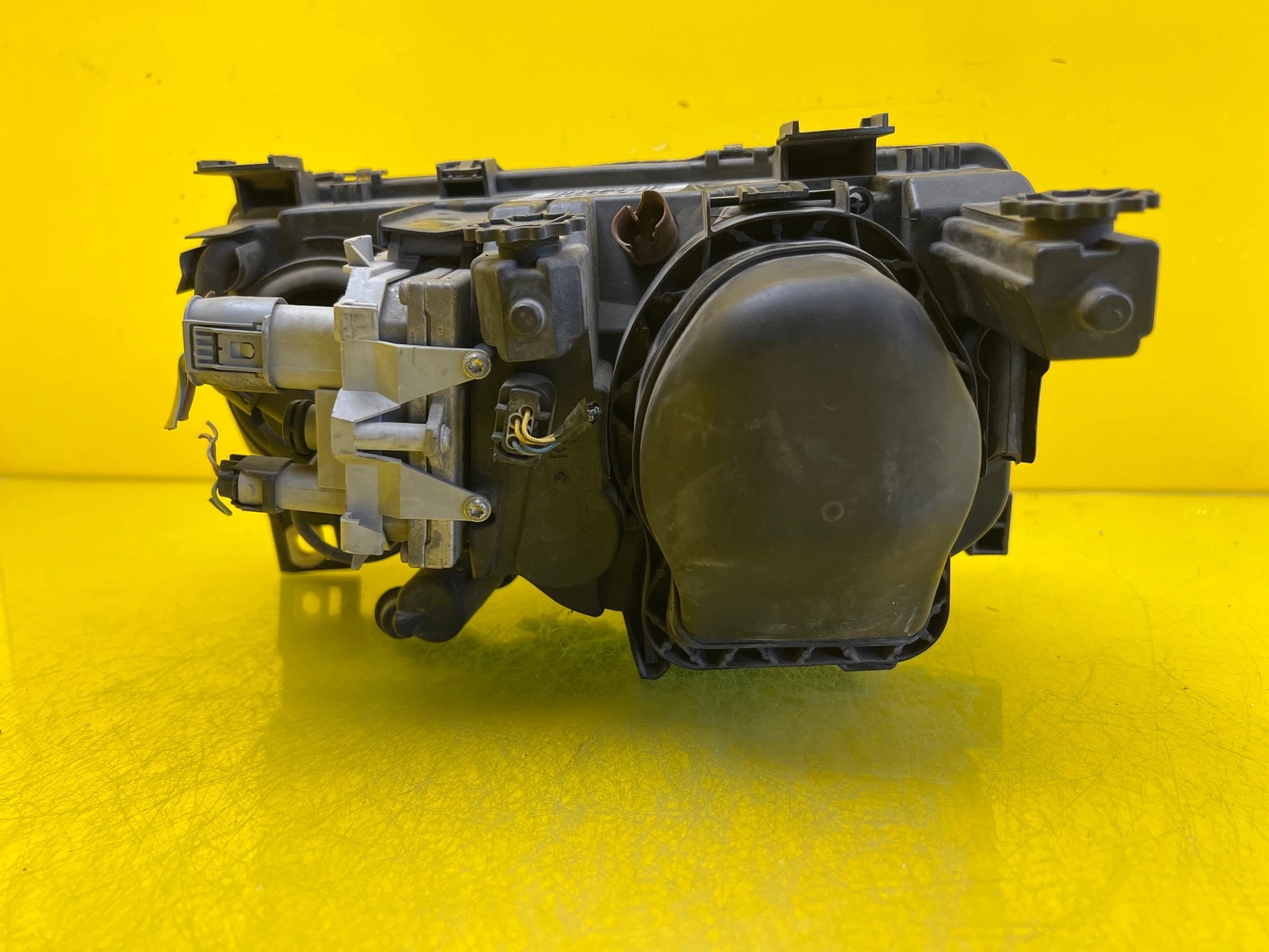 Far dreapta Xenon BMW Seria 3 E46 OEM 26816 - Image 4