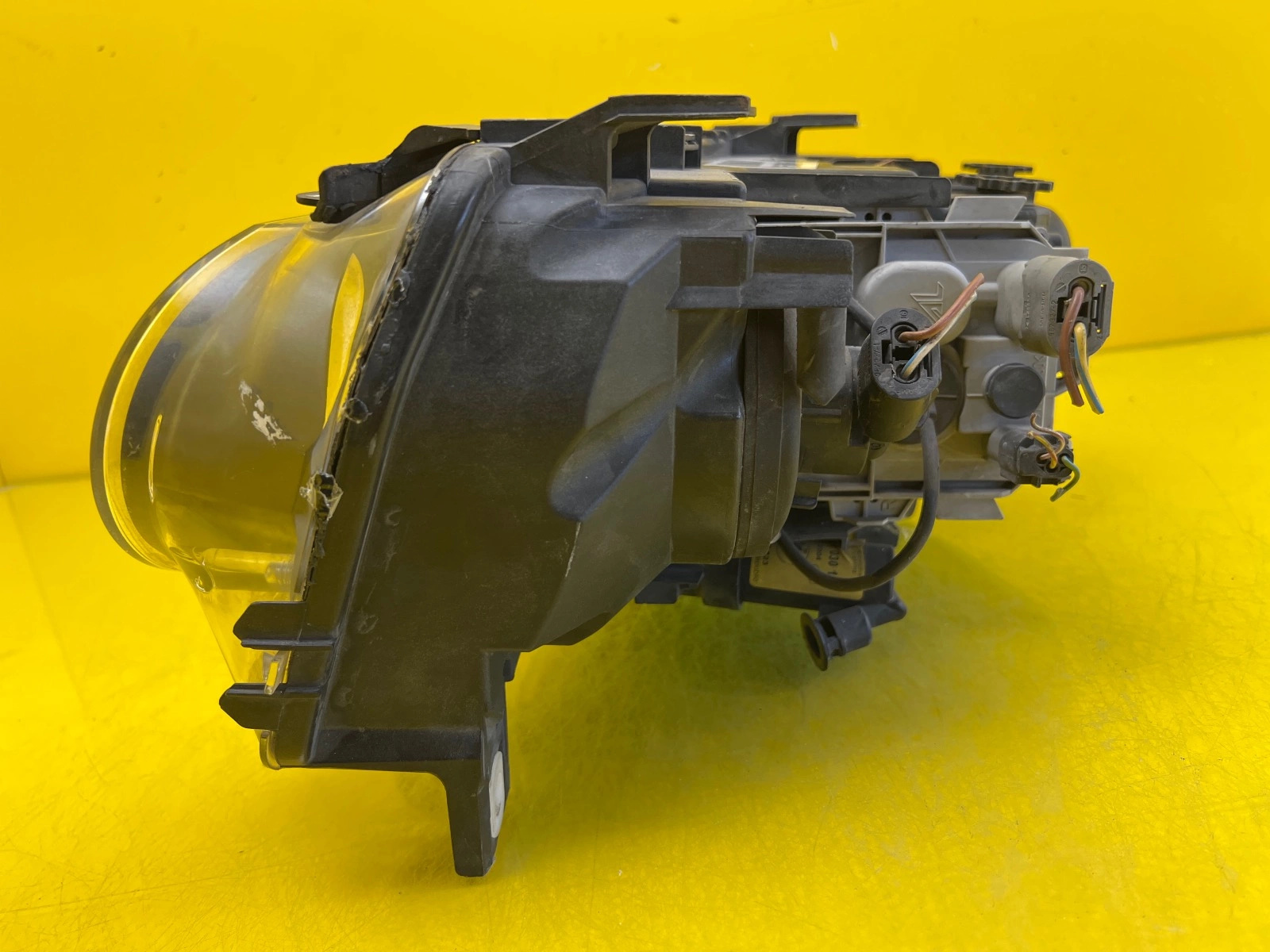 Far dreapta Xenon BMW Seria 3 E46 OEM 26816 - Image 5