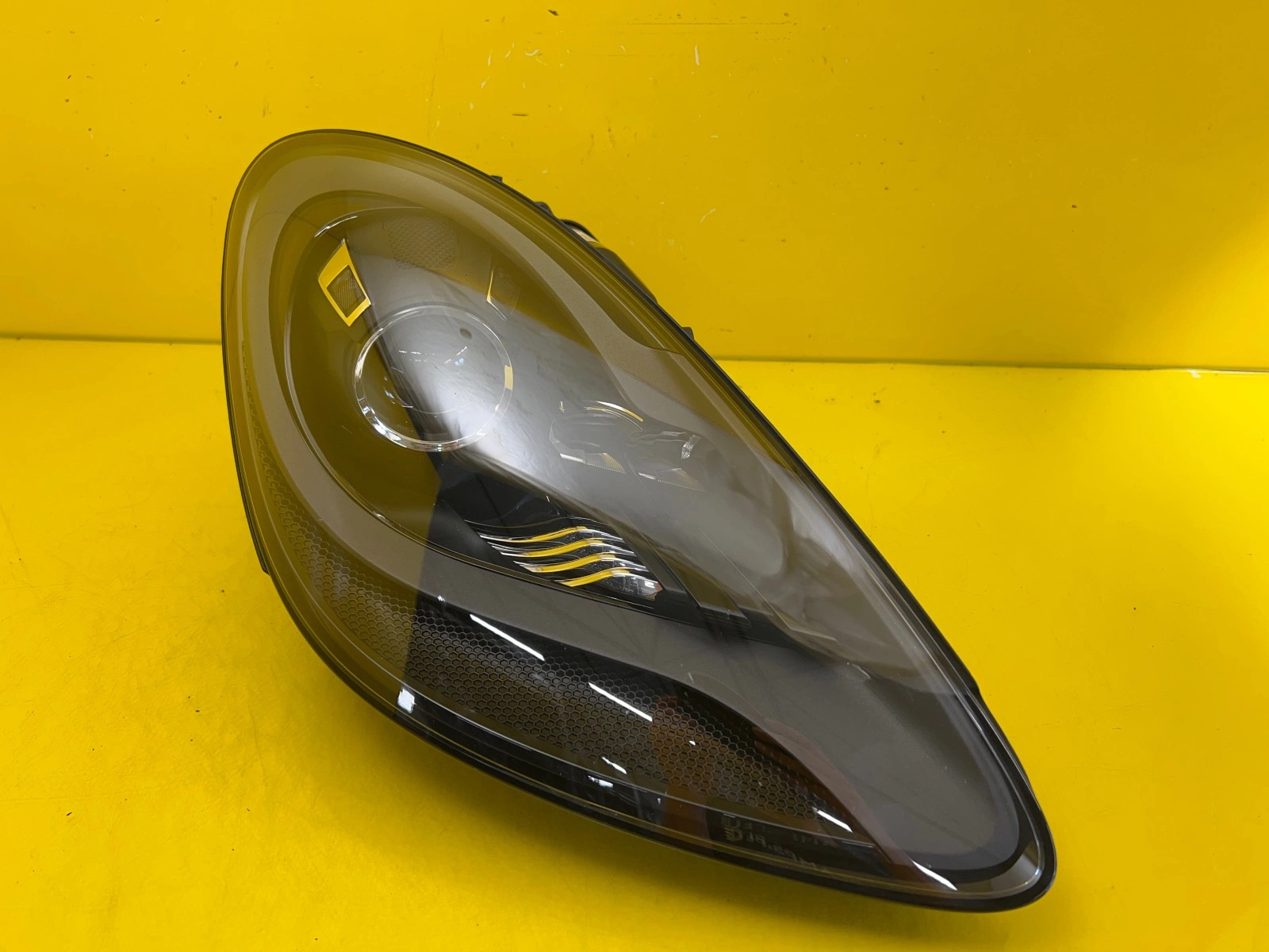 Far Dreapta Porsche Boxter Cayman 982 Xenon