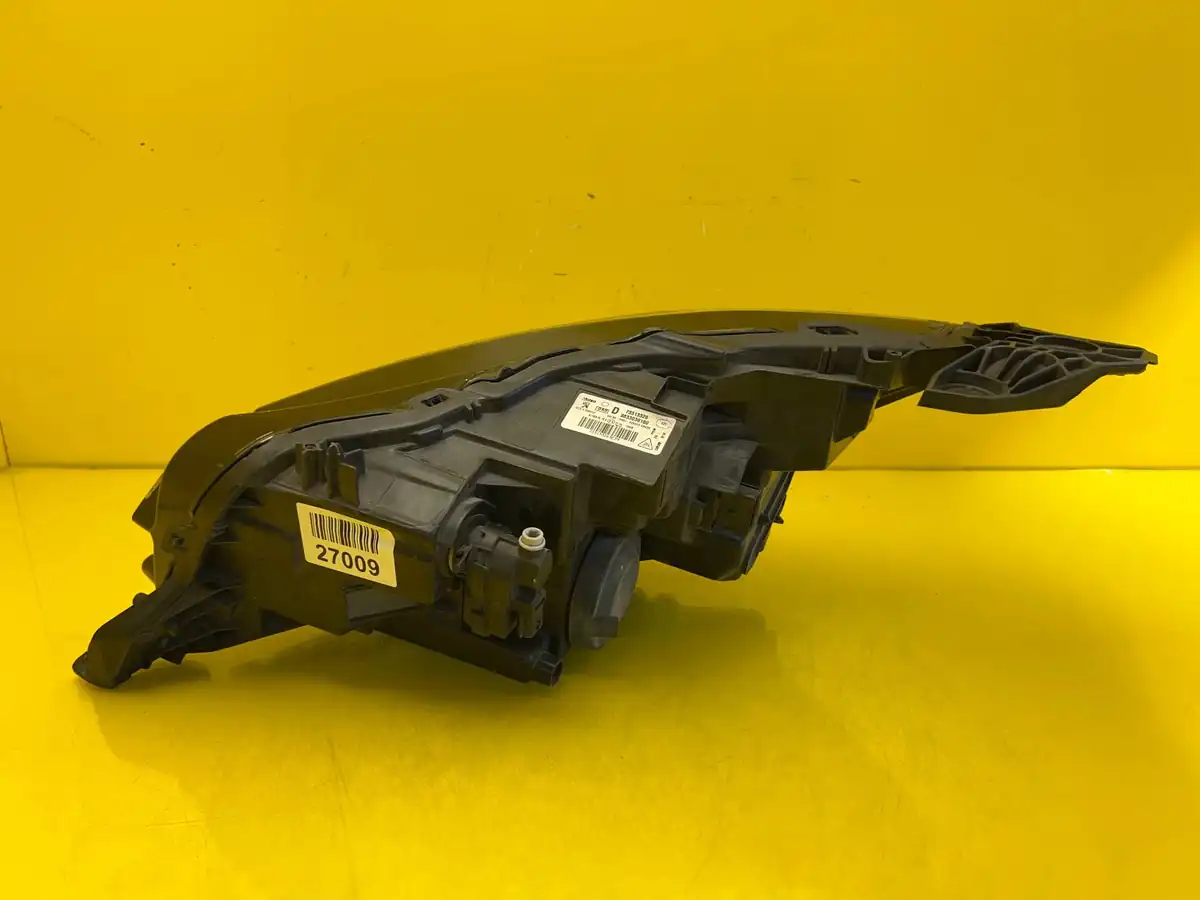 Far Dreapta Peugeot 2008 II 19- LED