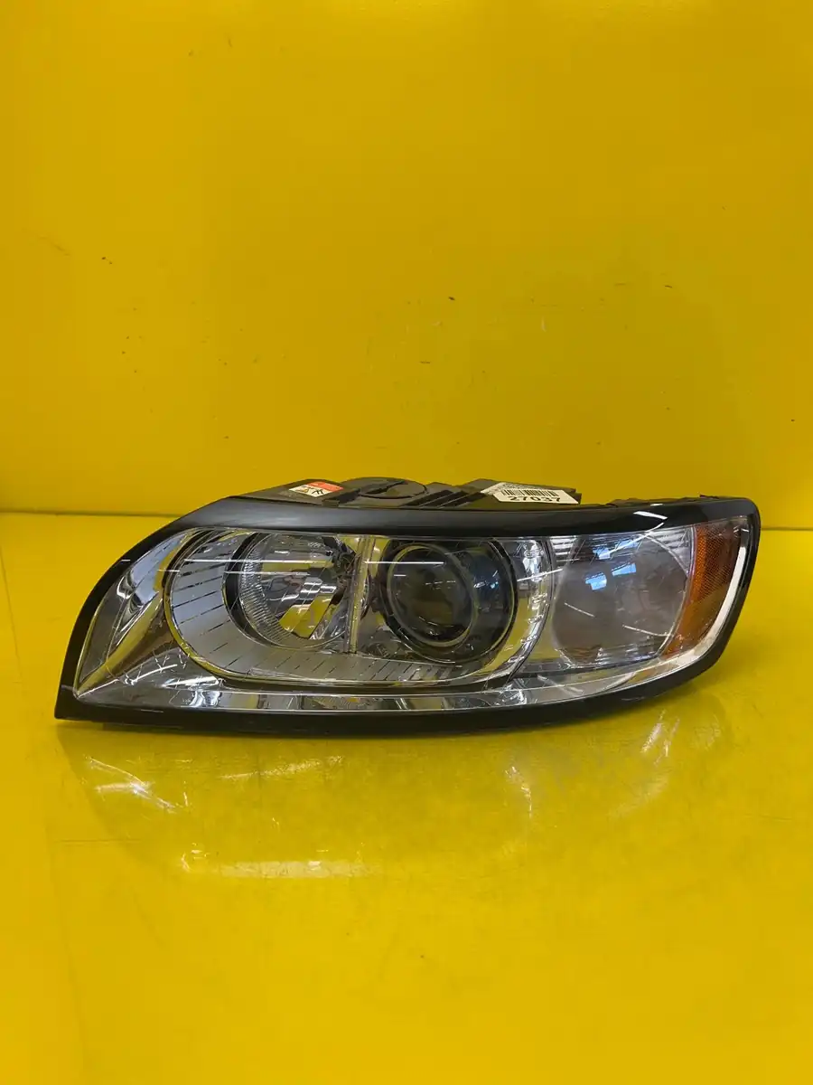 Far Stanga Volvo V50 S40 Bixenon