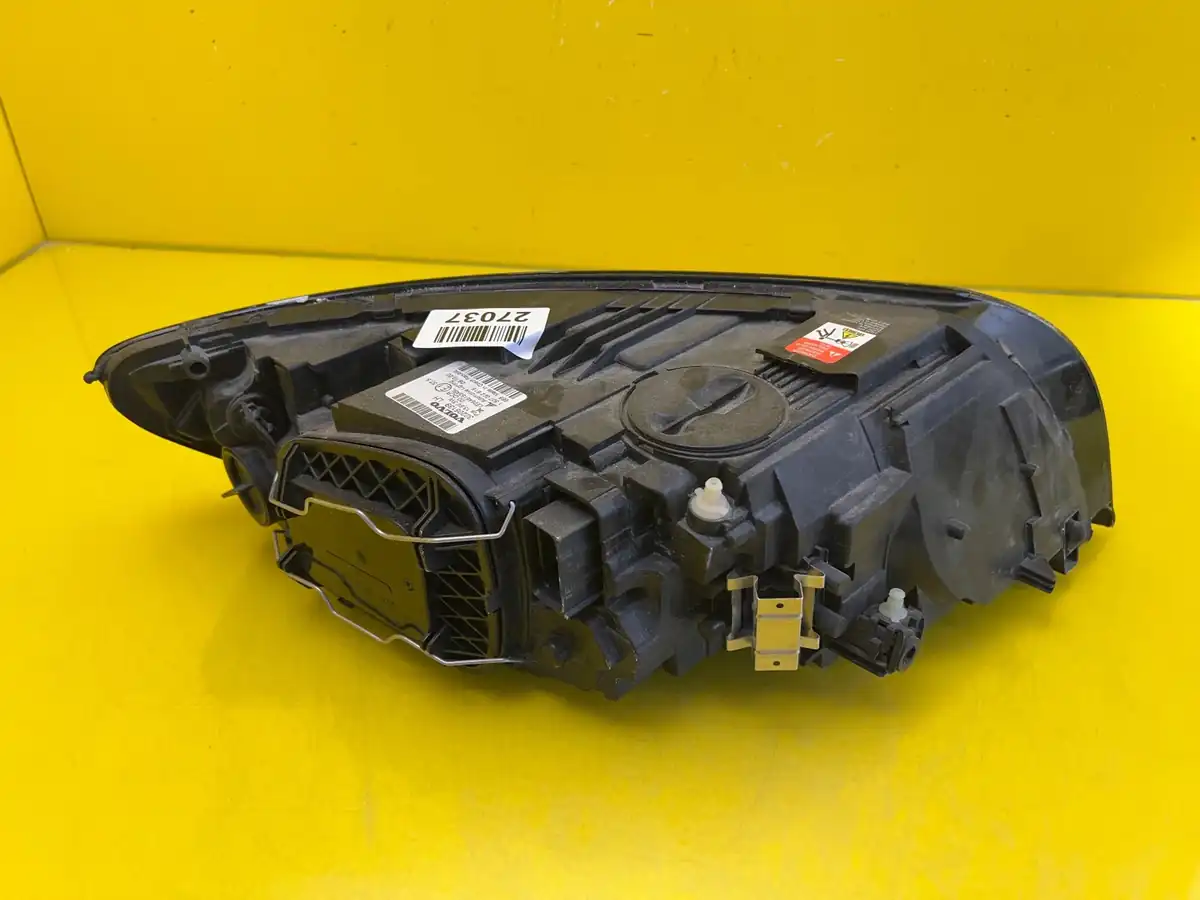 Far Stanga Volvo V50 S40 Bixenon