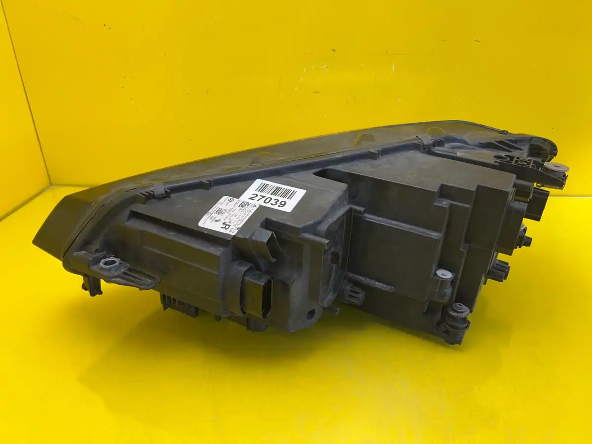 Far Dreapta VW Touran III 5TB Full LED