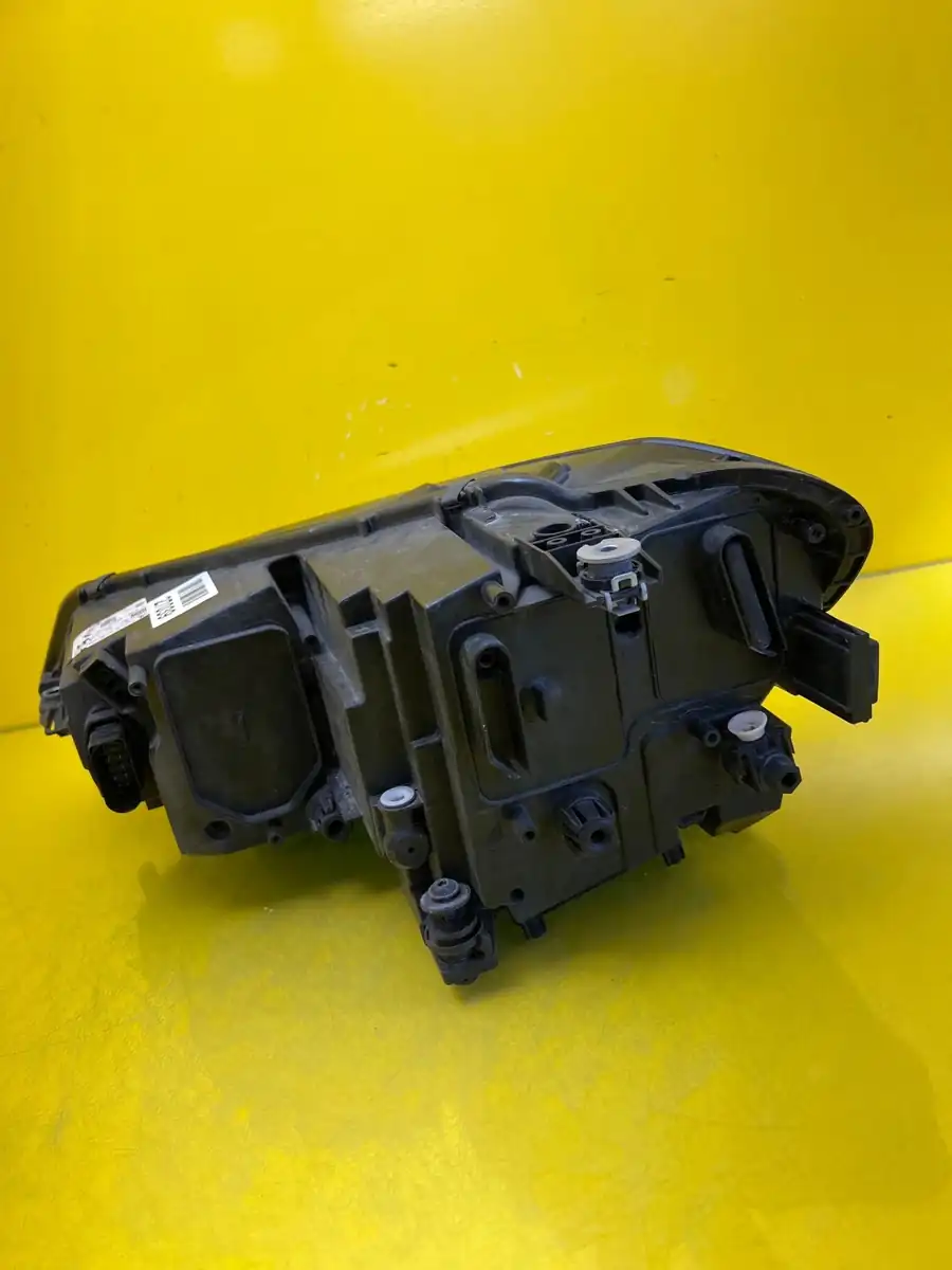 Far Dreapta VW Touran III 5TB Full LED