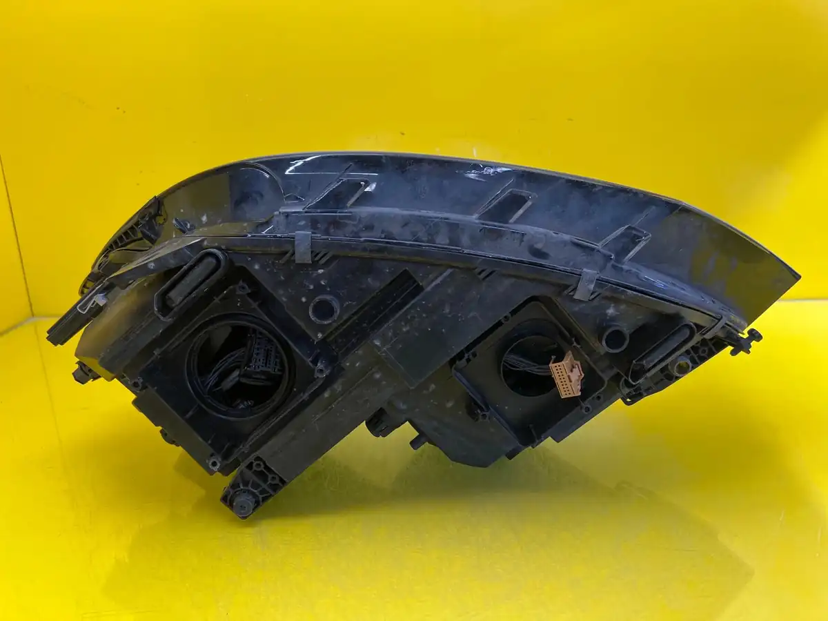 Far Dreapta VW Touran III 5TB Full LED