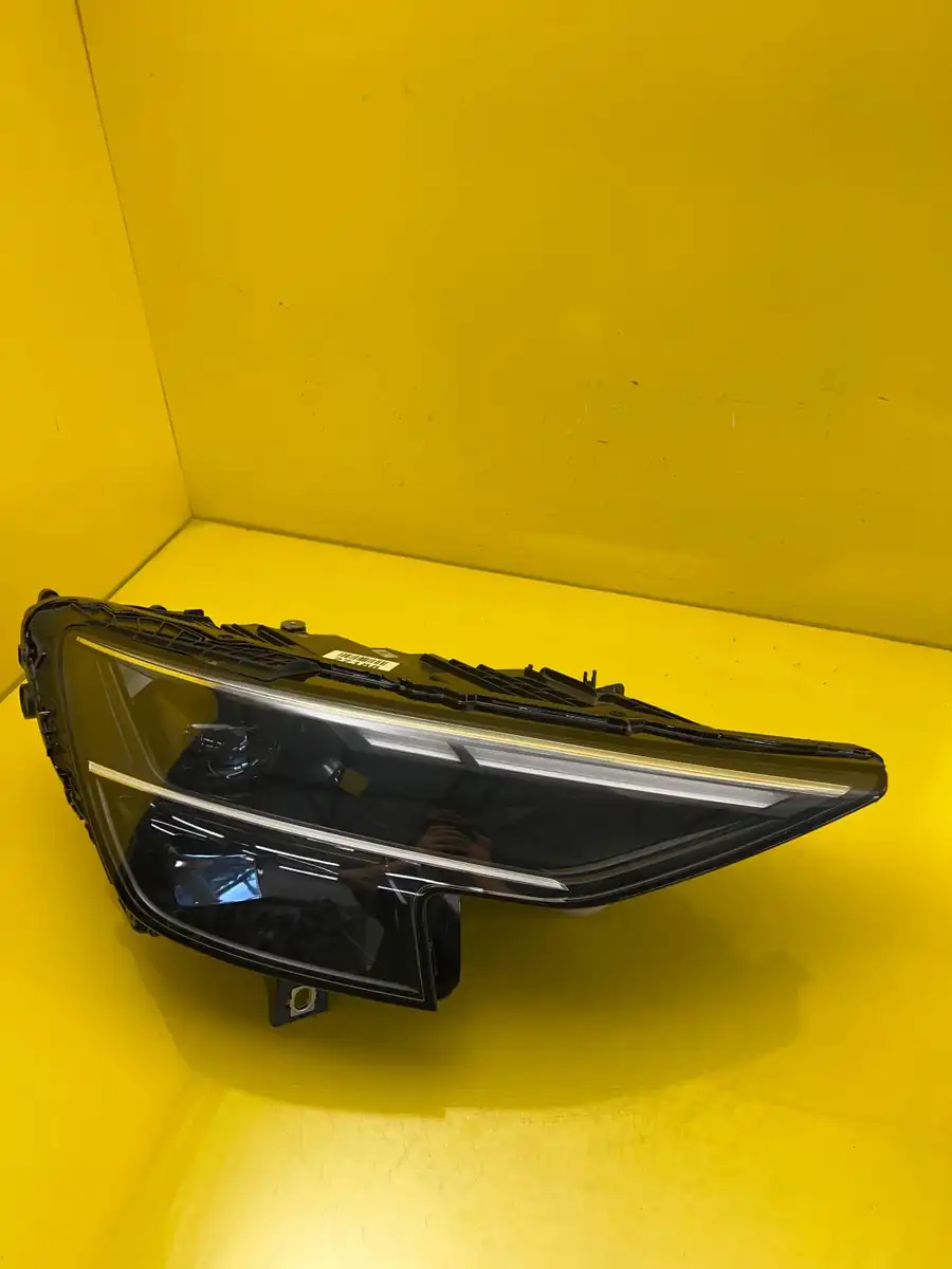 Far Dreapta Audi Q8 SQ8 4M Lift Full LED