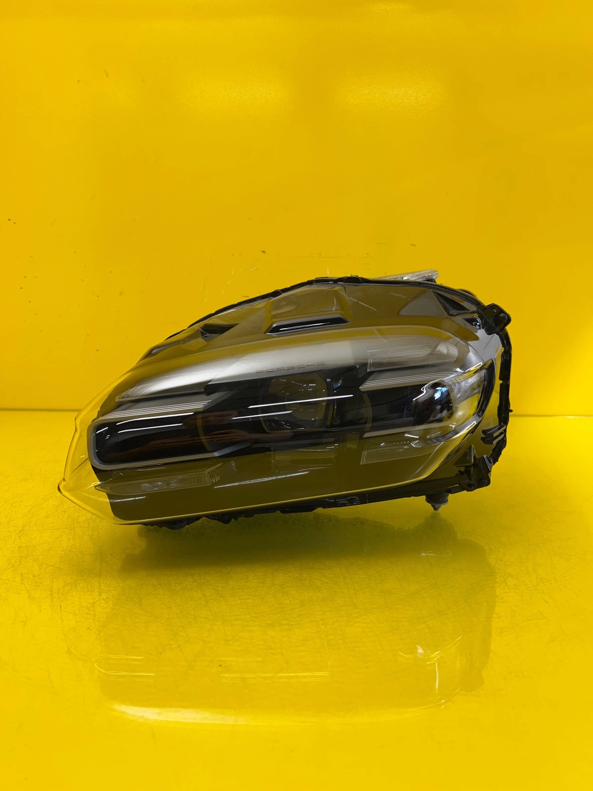 Far Porsche Taycan Matrix Full LED